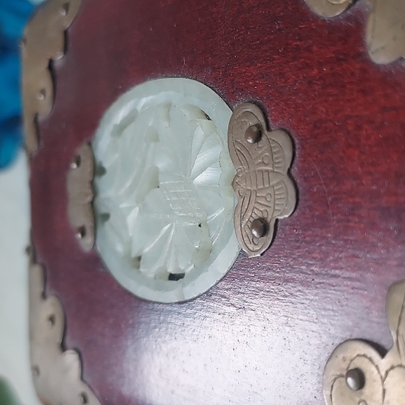 Vintage Rosewood wood carved jewelry box Brass detail & Satin lining - Picture 6 of 16